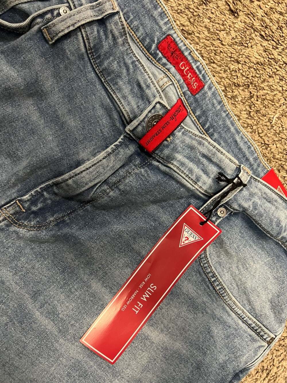 Guess - Picture 3 of 4